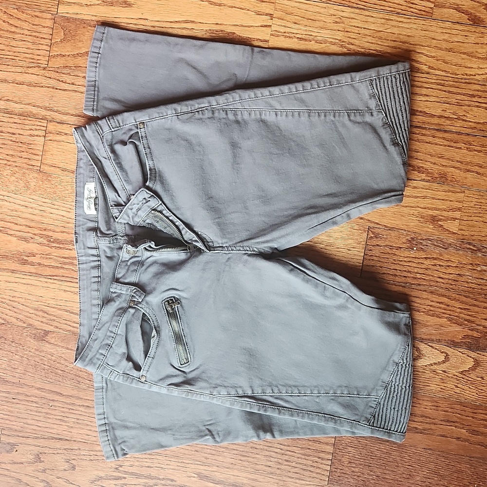 Hoity Toity bottoms with knee design L